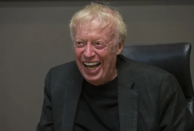 phil knight height